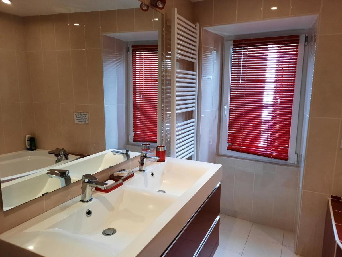 Maison Spacieuse Et Agreable Saint-Georges-de-Luzençon Dış mekan fotoğraf
