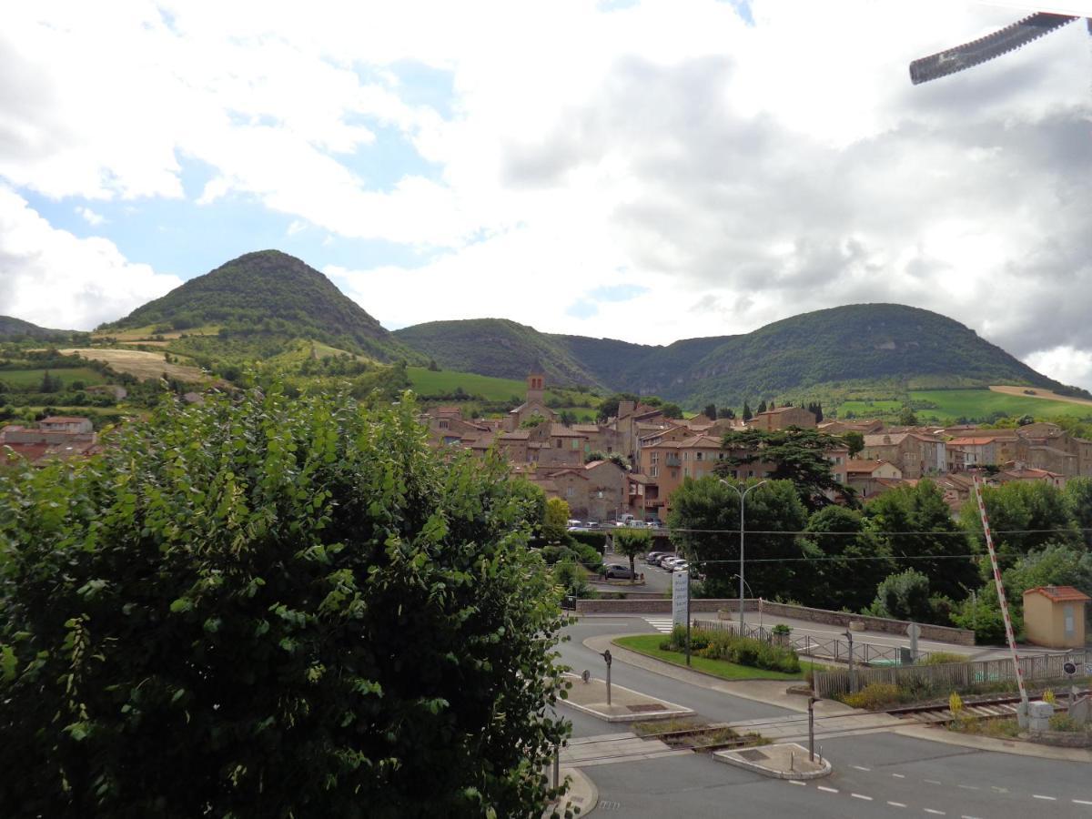 Maison Spacieuse Et Agreable Saint-Georges-de-Luzençon Dış mekan fotoğraf