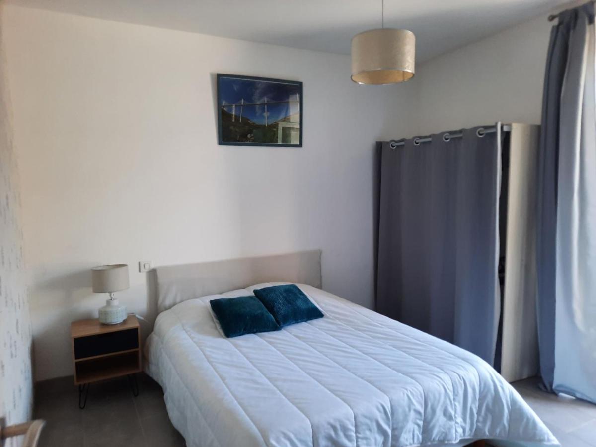 Maison Spacieuse Et Agreable Saint-Georges-de-Luzençon Dış mekan fotoğraf