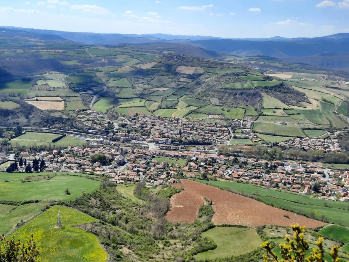Maison Spacieuse Et Agreable Saint-Georges-de-Luzençon Dış mekan fotoğraf