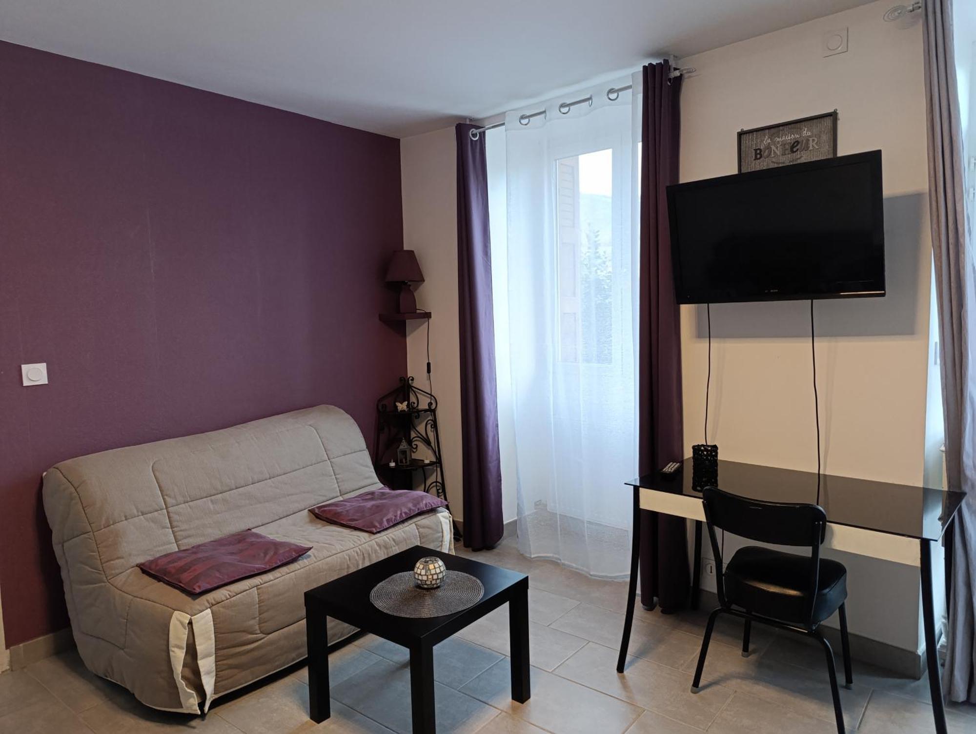 Maison Spacieuse Et Agreable Saint-Georges-de-Luzençon Dış mekan fotoğraf