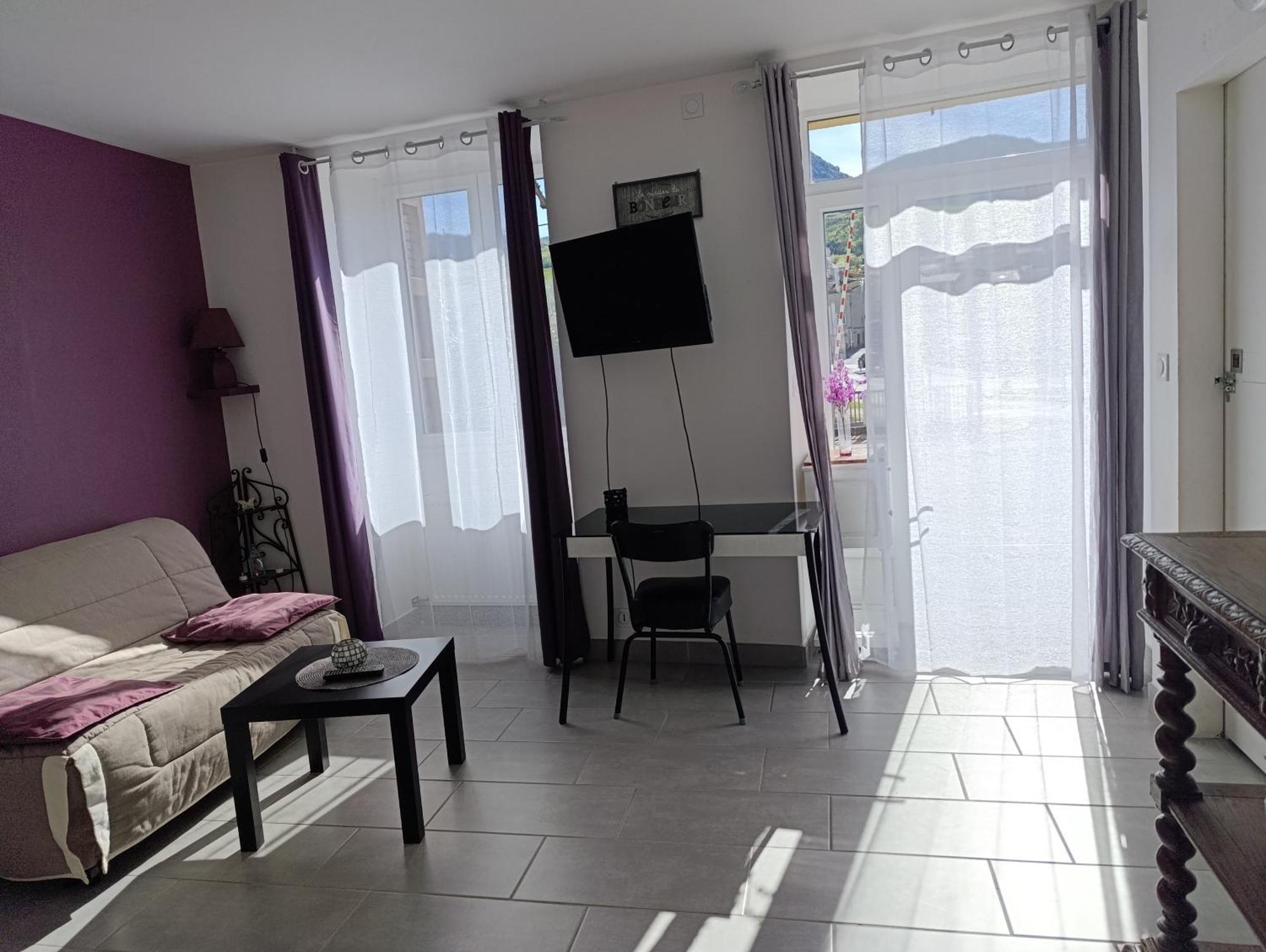 Maison Spacieuse Et Agreable Saint-Georges-de-Luzençon Dış mekan fotoğraf