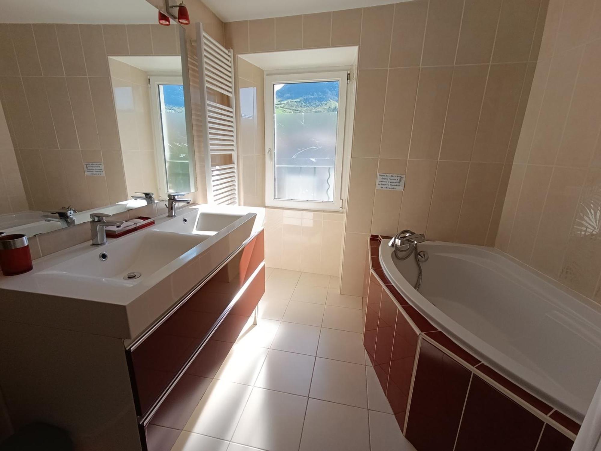 Maison Spacieuse Et Agreable Saint-Georges-de-Luzençon Dış mekan fotoğraf
